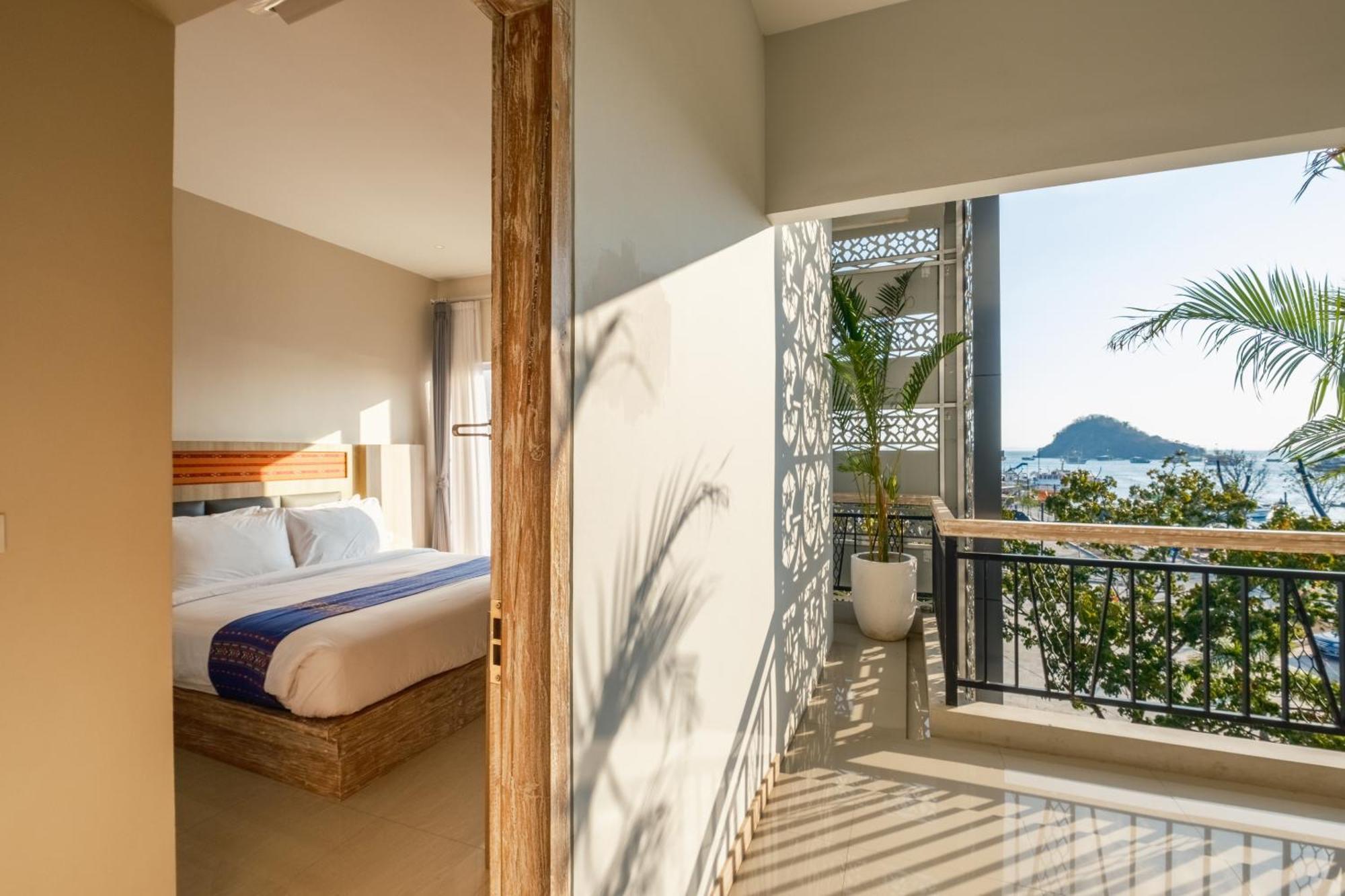 Dejavu 2.0 Hotel Bajo Komodo Labuan Bajo Exterior photo